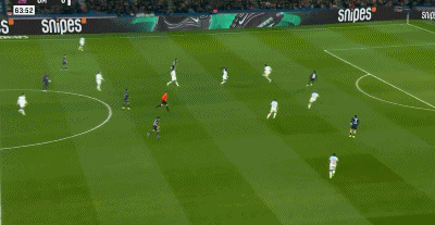 第64分钟,梅迪纳头球解围变乌龙,巴黎3-0马赛