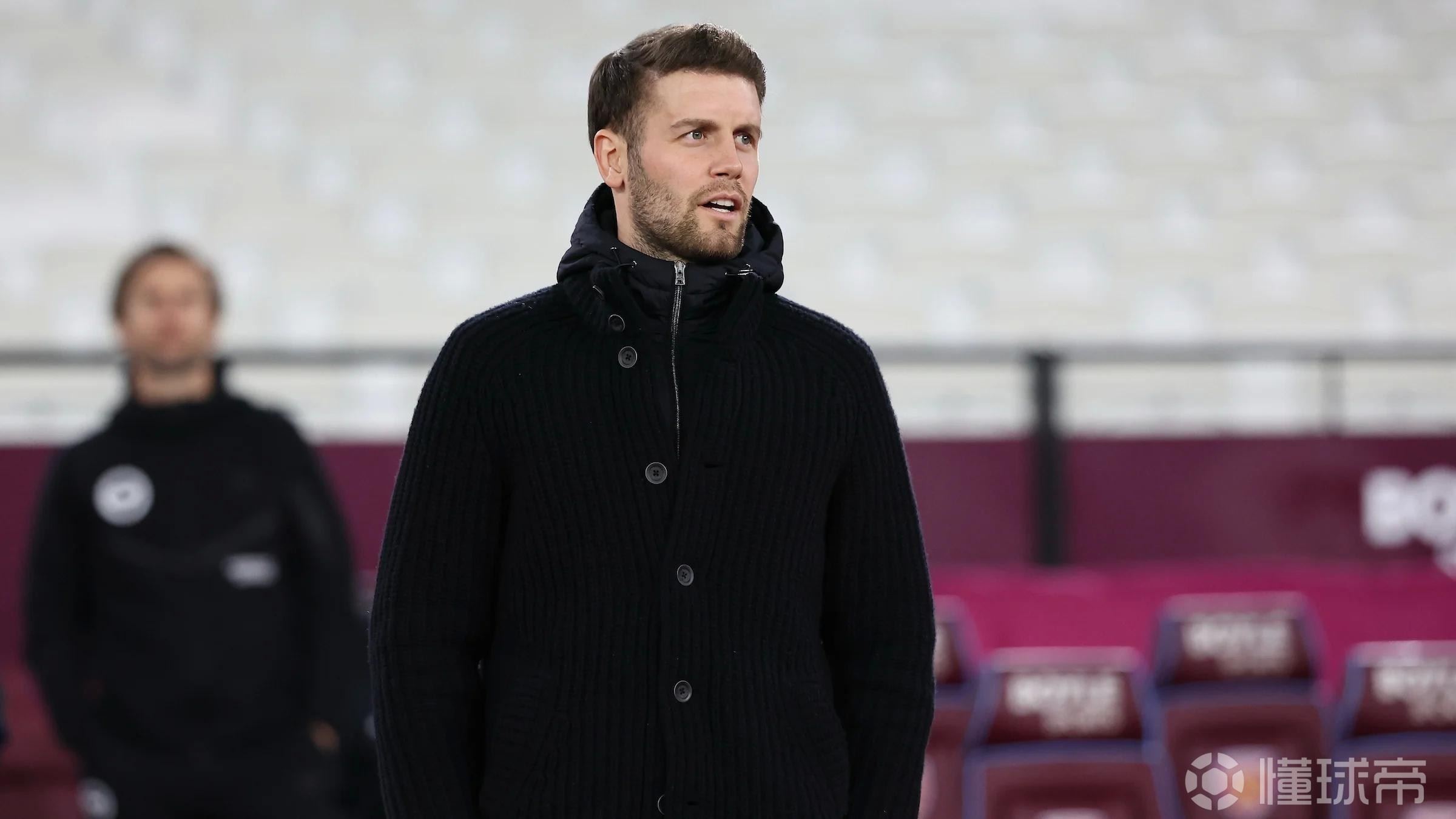 布莱顿跟队：球迷对许尔策勒愈发不满，但他的帅位暂时安全