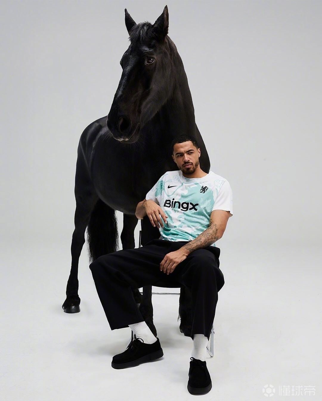 切尔西推出马年限定赛前热身服，灵感源自1905年首款主场球衣