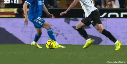 皇马2-0客胜瓦伦西亚，姆巴佩建功，卡雷拉斯一条龙