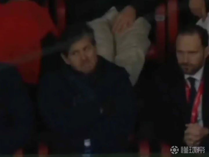 马卡：目睹卢克曼被换下，马竞总监阿莱马尼在看台上面露不解