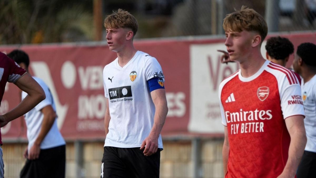 法媒：阿森纳、切尔西、曼联和巴黎关注瓦伦西亚18岁后卫