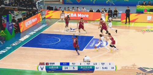 愿无大碍,广厦对山西首节孙铭徽突破后崴脚退出比赛