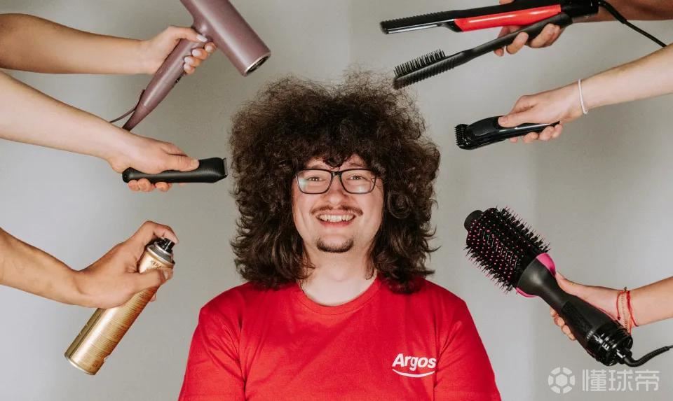 曼联球迷蓄发哥：外界传我赚了几百万镑，但事实并不是这样