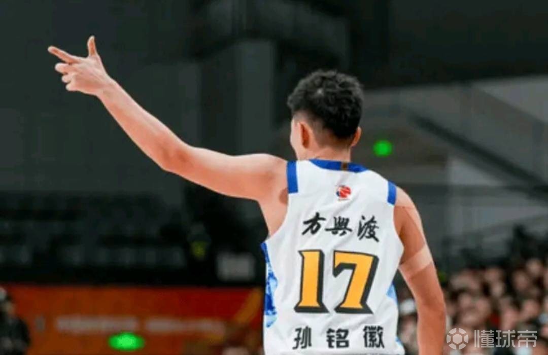 媒体人:孙铭徽遭遇距腓前韧带撕裂,将休战数月