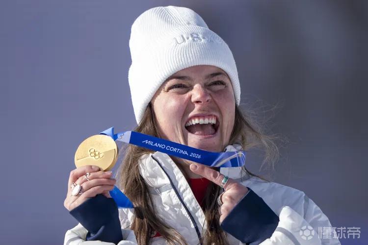 千万别戴着它跳!米兰冬奥会速降滑雪冠军称金牌已损坏