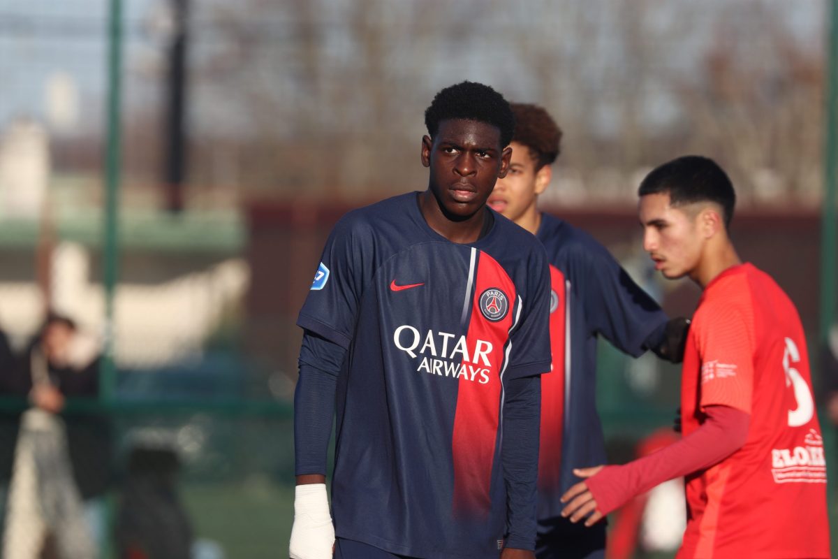 传闻：巴萨有意免签巴黎17岁后卫姆本巴，但拜仁处于杆位