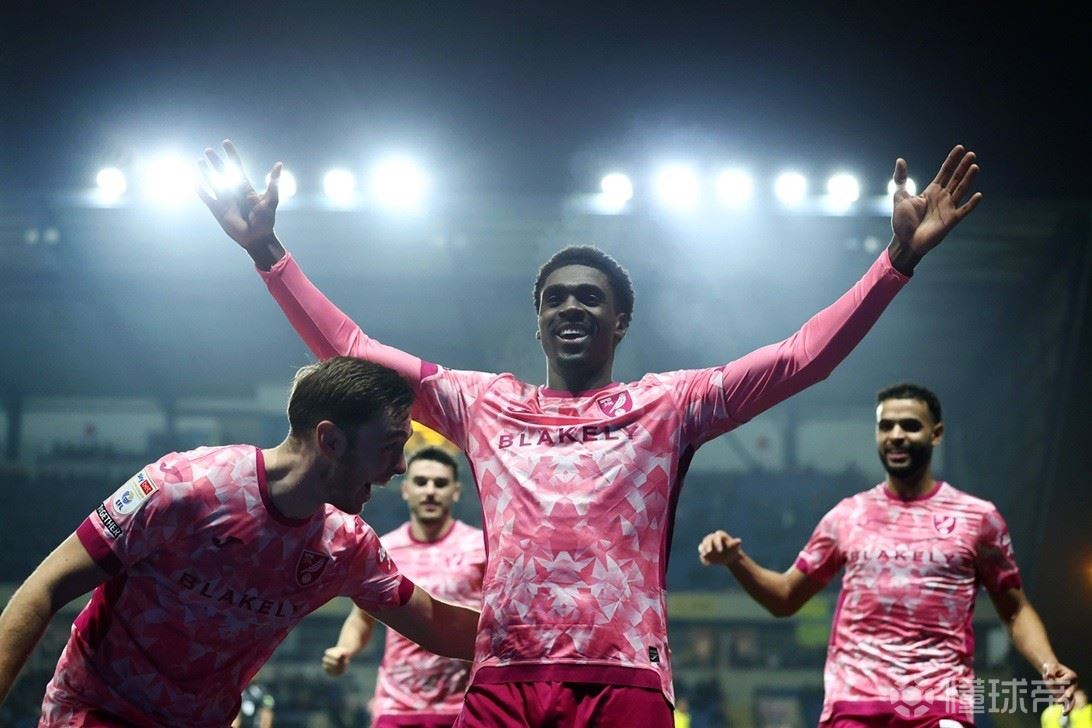 首次首发即戴帽，杜尔是林加德之后英格兰前四级别联赛首人