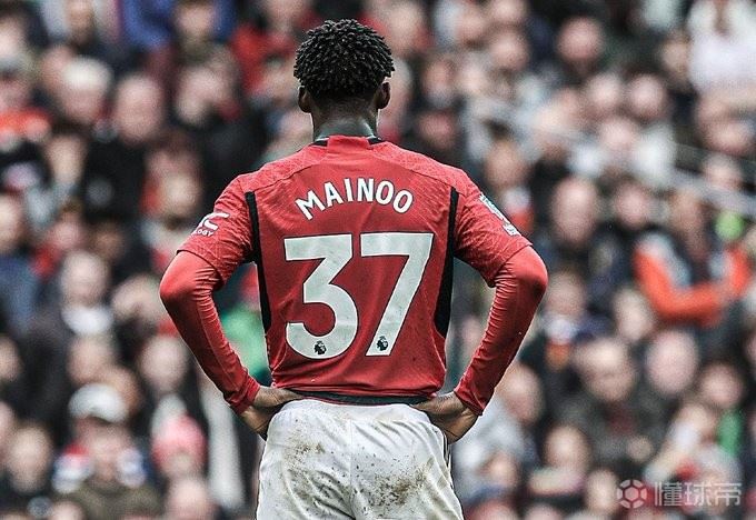 电讯报:那不勒斯曾对曼联考虑放走梅努感到震惊