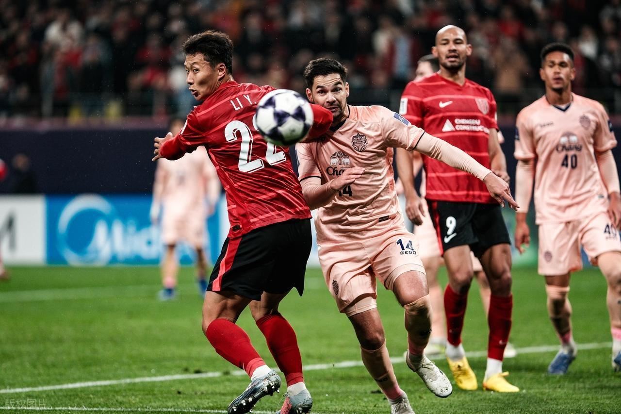 成都蓉城0比1惜败武里南，韦世豪成为最大亮点，表现获得认可