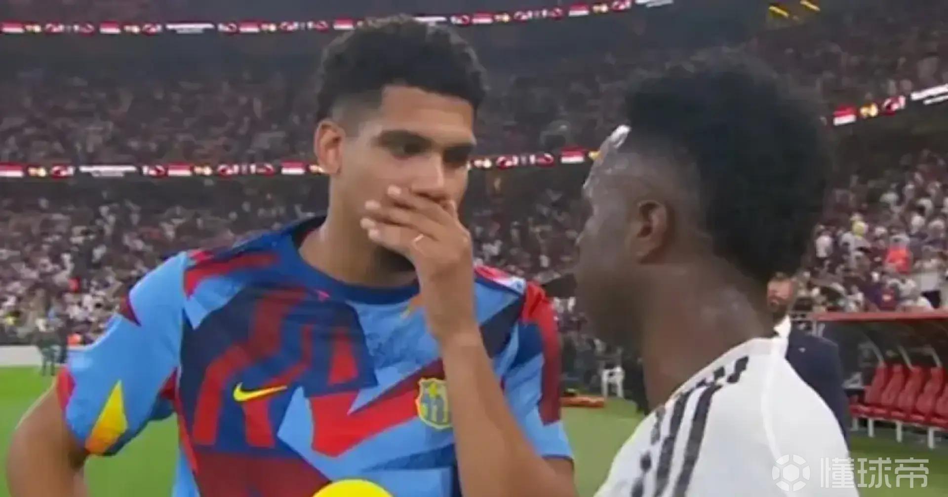 阿斯：阿劳霍心理恢复期间，维尼修斯主动联系他给予支持