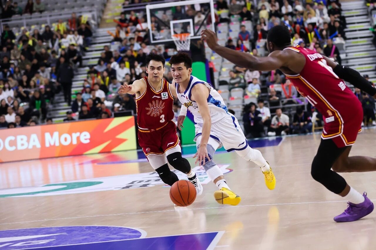 官方:孙铭徽右距腓前韧带部分撕裂,预计伤停6-8周