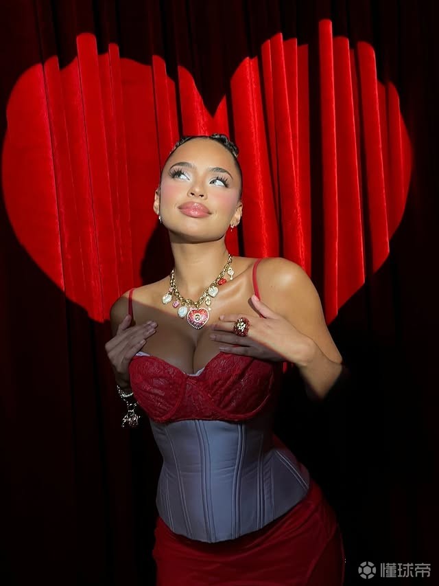 女演员:我14岁时收到过球员的私信,他们都是恋童癖