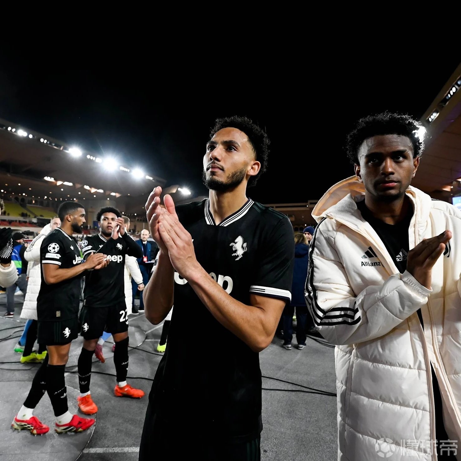 凯利：我刚到意大利时在意面里放了鸡肉，被队友瞪了一眼