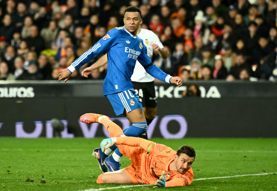 皇马客胜瓦伦西亚，一场暴露双方困境的沉闷比赛