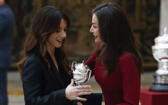 西班牙国家体育颁奖典礼举行,罗德里、亚马尔、邦马蒂获奖