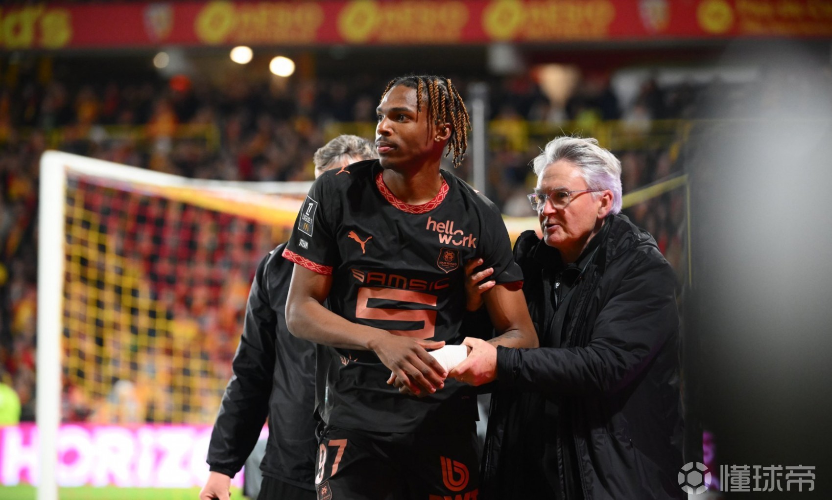 队报：雅凯因左肩伤势或将缺阵数周，不排除需要接受手术治疗