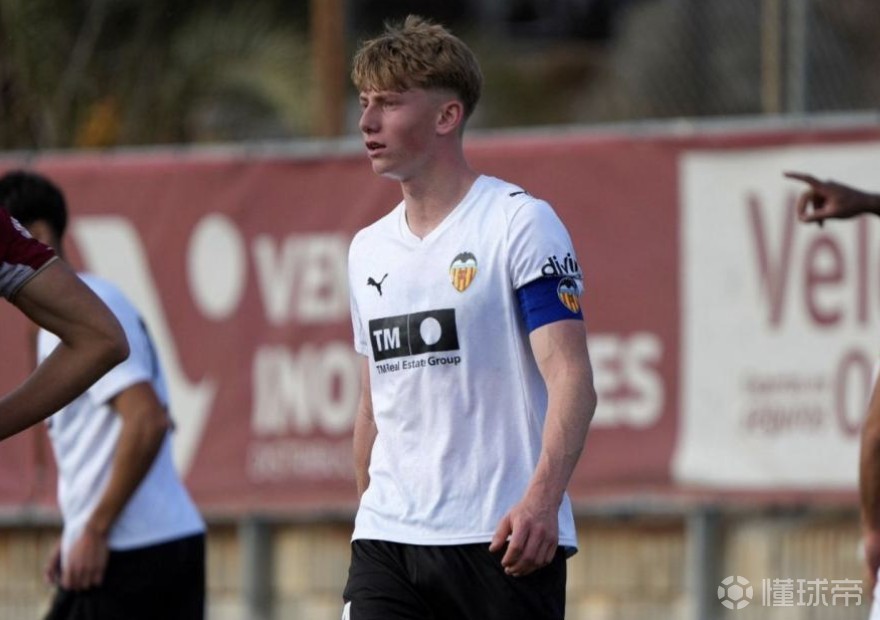 巴黎创始人曾孙,法媒:巴黎及英超多队关注雨果-费尔南德斯