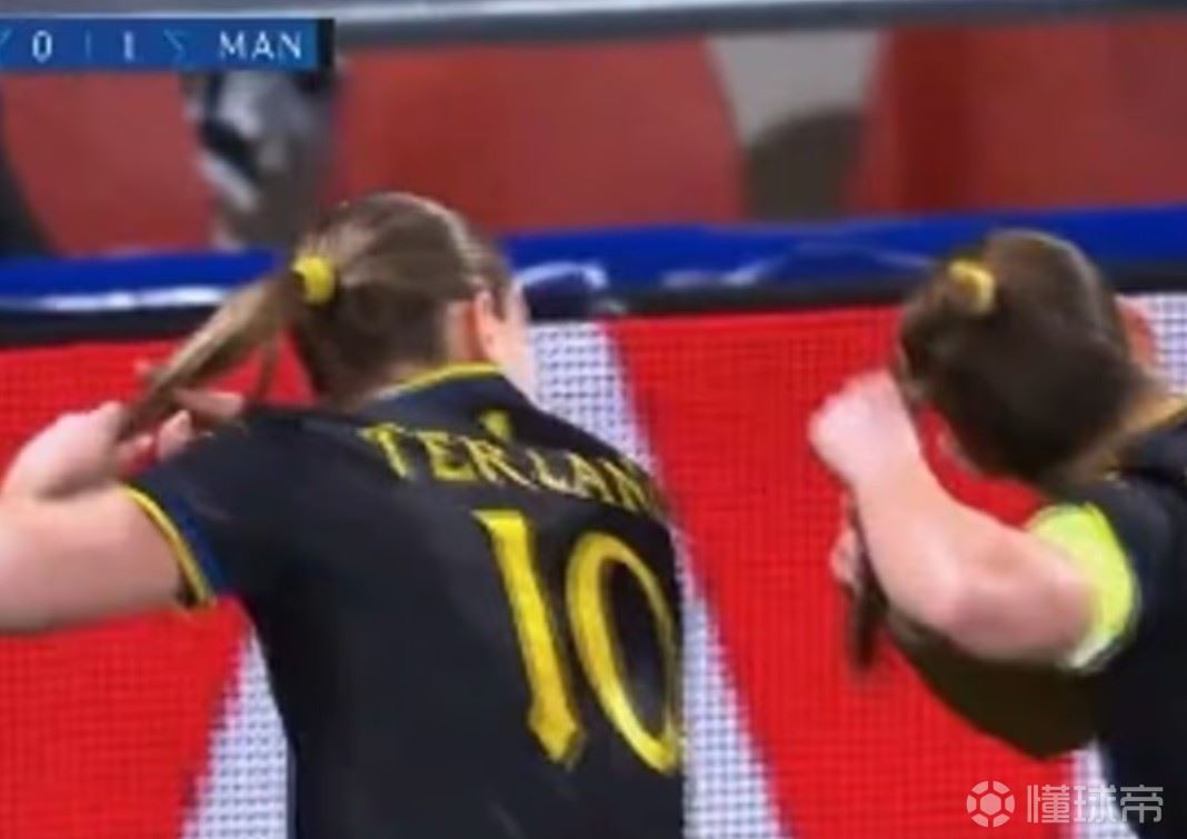调侃蓄发哥，曼联女足进球后做出“剪头发”的庆祝动作