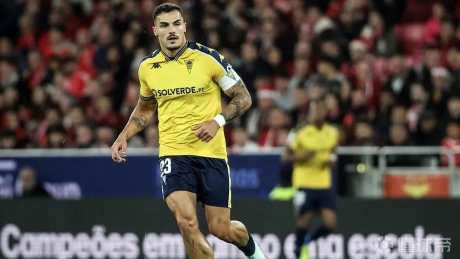 媒体人：山东泰山与巴甲中卫交易告吹，葡籍中卫阿尔瓦罗加盟