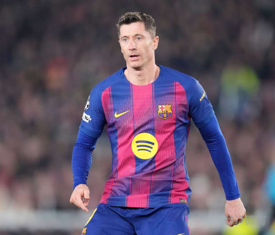 每体：莱万预计将在4月份确定自己的去向，芝加哥火焰有意引入他