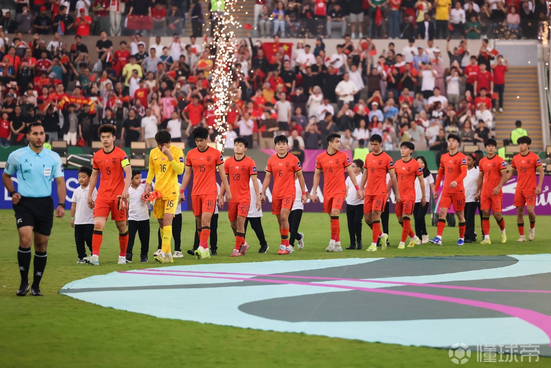 人民日报评论员：我们的精英球员储备差距大；夯实底盘不是挂个牌就完事