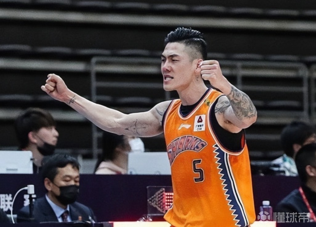 记者：刘铮和古德温备战世亚预，洛夫顿、怀特塞德、弗格回美休假