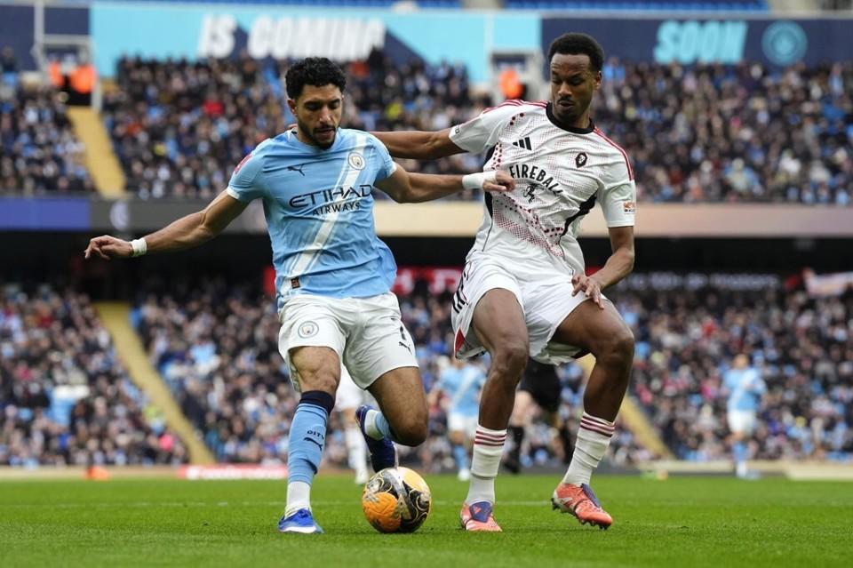 超级世界波被吹！马尔穆什抱头遗憾，边裁低级失误，现场无VAR