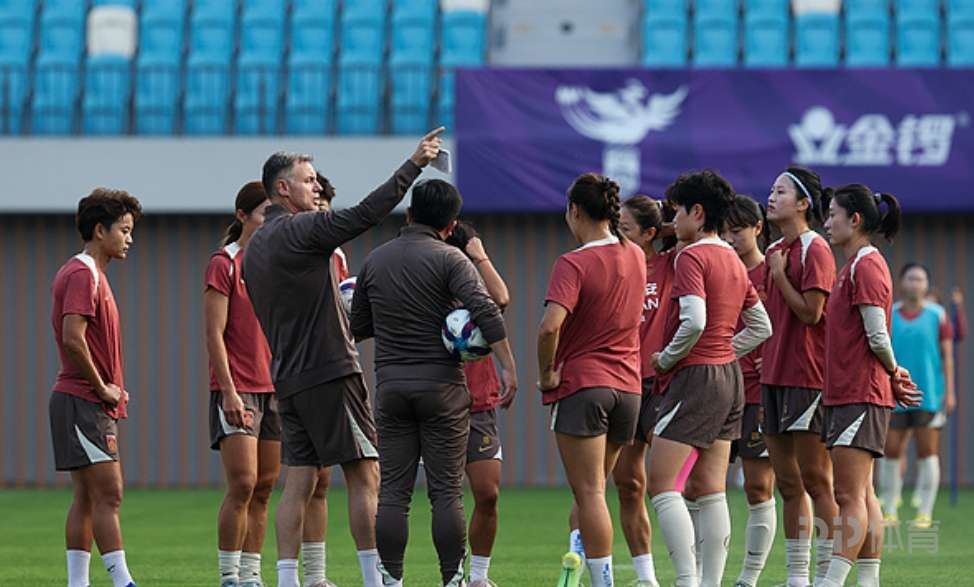 火力全开！热身赛-中国女足6-1大胜越南女足