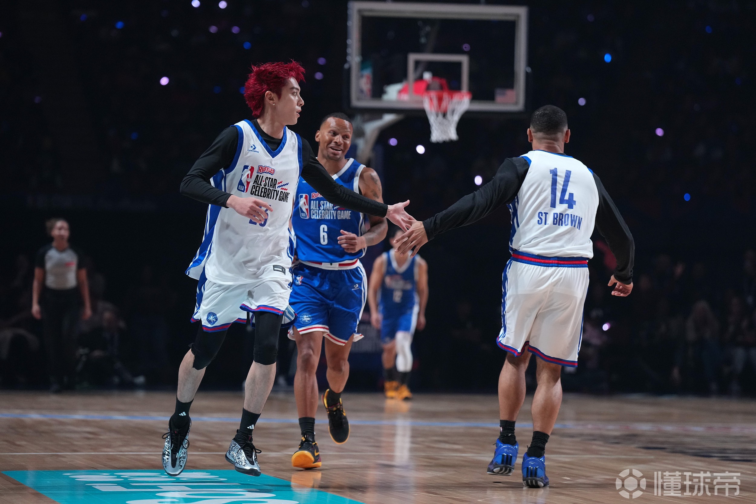 NBA全明星名人赛：字母哥队逆转取胜，王鹤棣10分4板，Shams0分