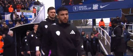 半场：利兹联场面被动0-0伯明翰，斯坦斯菲尔德射门中框