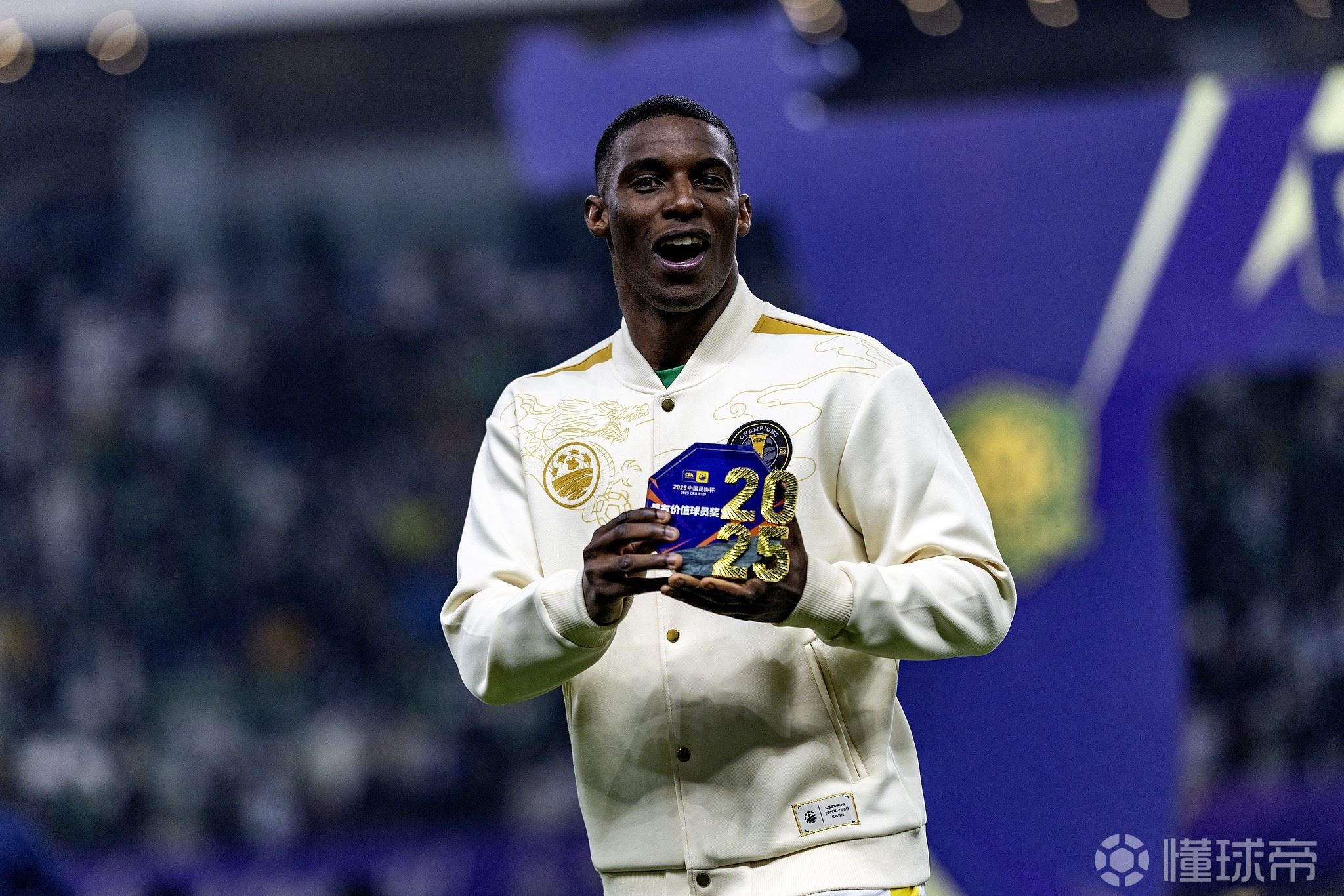 北京国安与法比奥完成续约，合同至2027年底