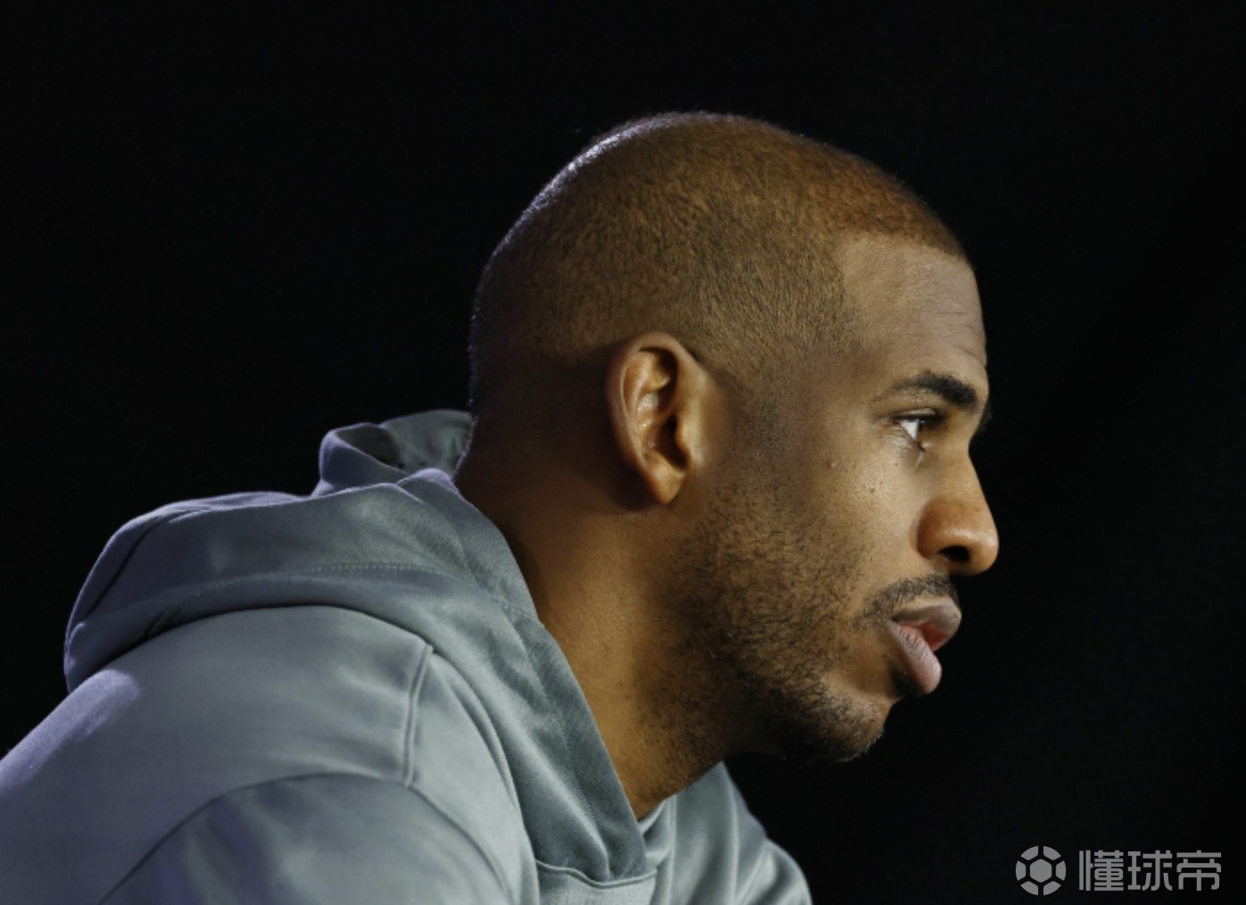 保罗职业生涯常规赛场均16.8分9.2助,季后赛20分8.3助