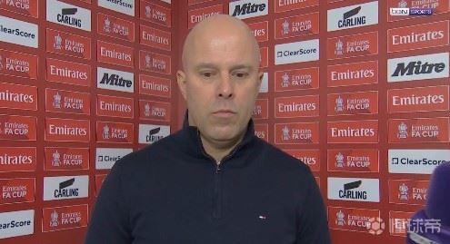 斯洛特：琼斯踢右后卫发挥很好，我又多了一个可靠的选择