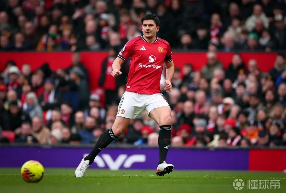 太阳报：曼联更衣室觉得应该续约马奎尔，多数人都希望他留下