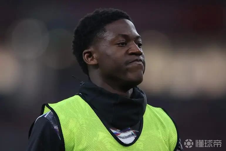 图赫尔:梅努在我们的考虑范围内,马奎尔和卢克-肖同样如此