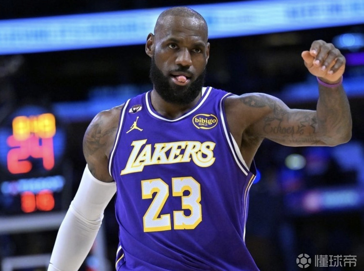 官方:詹姆斯不会出席今日全明星媒体日,将于明日接受采访