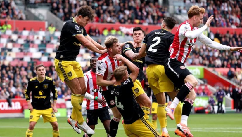 高薪成续约障碍，曼联更衣室力挺马奎尔留队