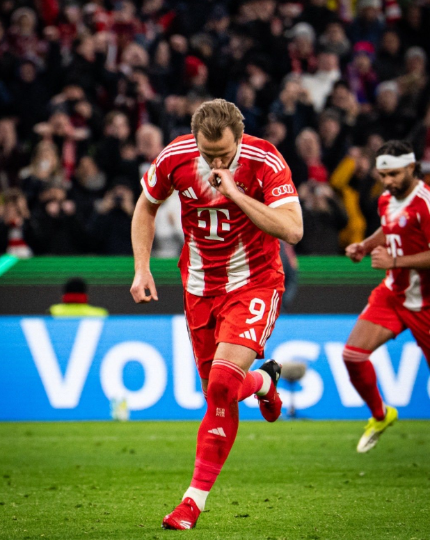 凯恩4分钟双响!轰远射世界波,6场连入8球,26球领跑五大联赛