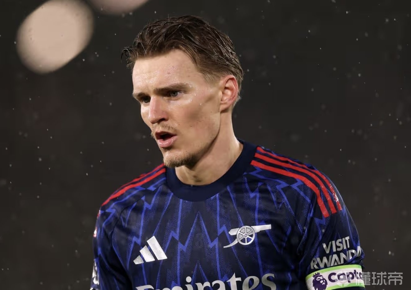 厄德高谈伤势:膝盖非常疼,但目前伤势不算太重