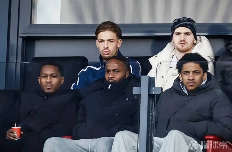 斯特林的工作许可未到位,范佩西带费耶诺德全队到比利时训练