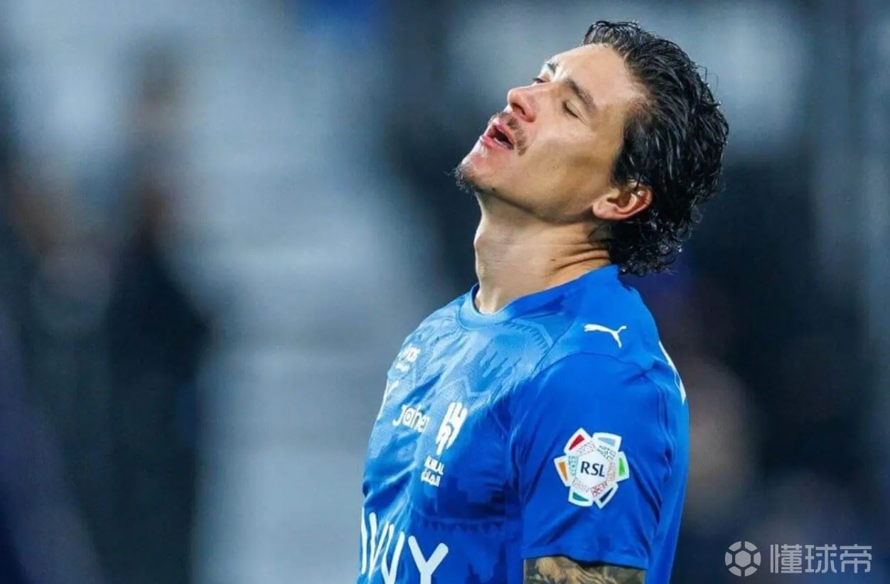 TA：被本泽马挤掉位置，26岁的努涅斯陷入无球可踢的困境