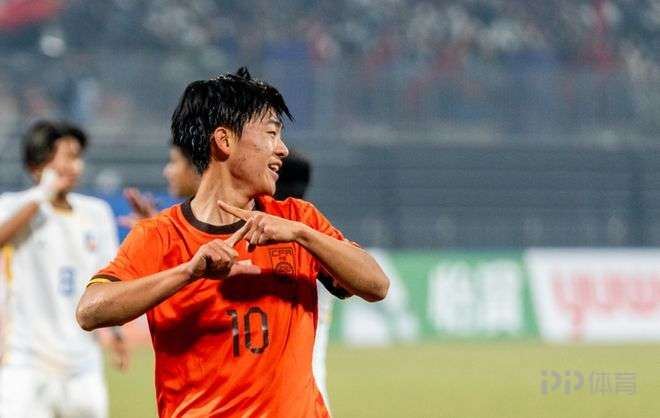 媒体人：邝兆镭背负了太多未成年人不该承受的恶意和骂声