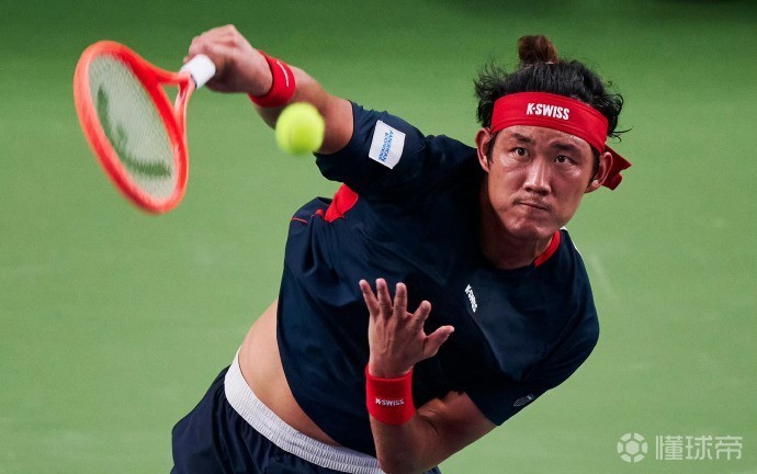 张之臻2-0击败巴埃纳，七连胜晋级多哈站第二轮将战门希克