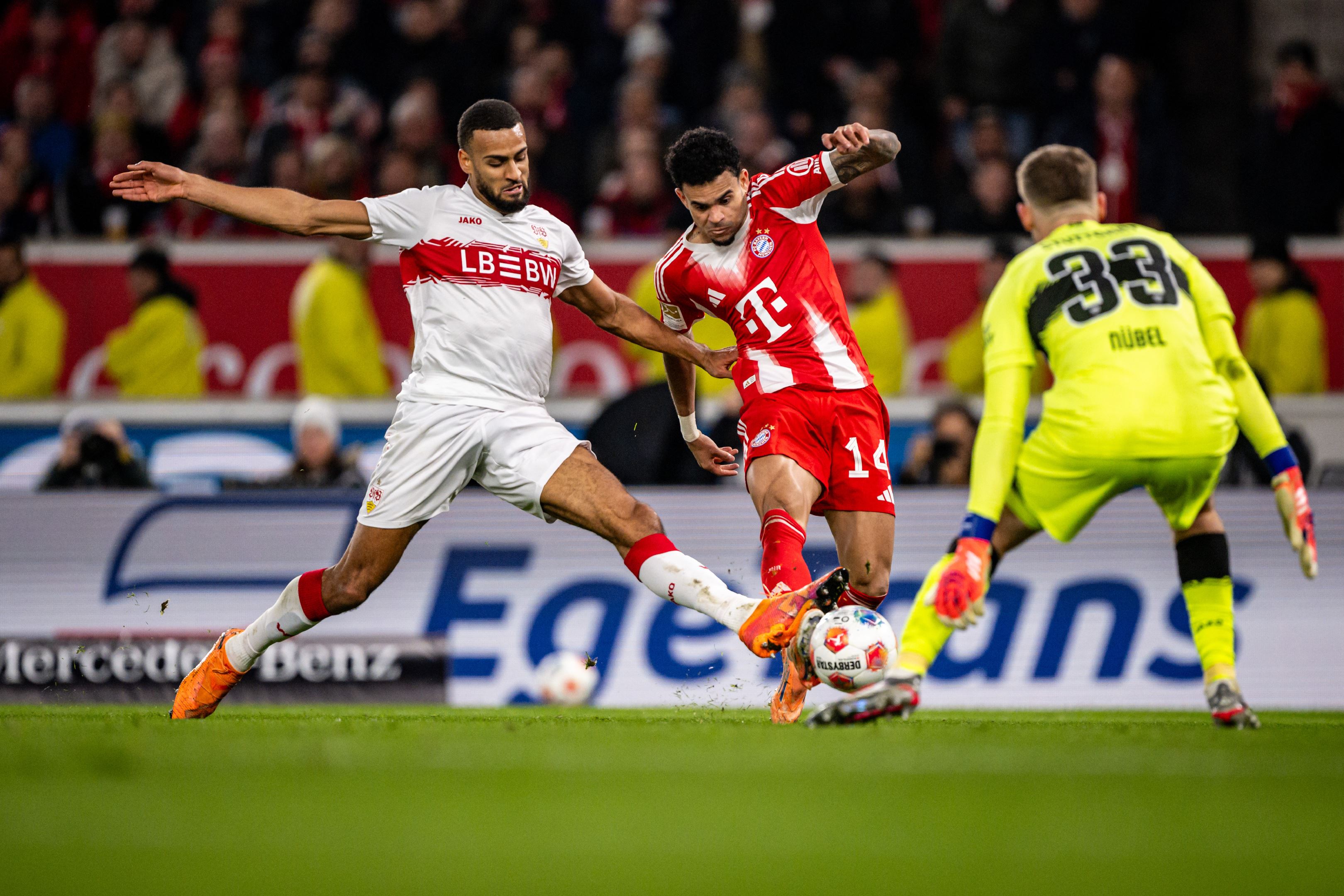 孔帕尼口中的“混乱创造力” 迪亚斯凭什么成战术无解题?