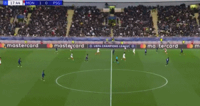 第18分钟，巴黎防线再次被打穿，巴洛贡禁区低射破门，摩纳哥2-0巴黎