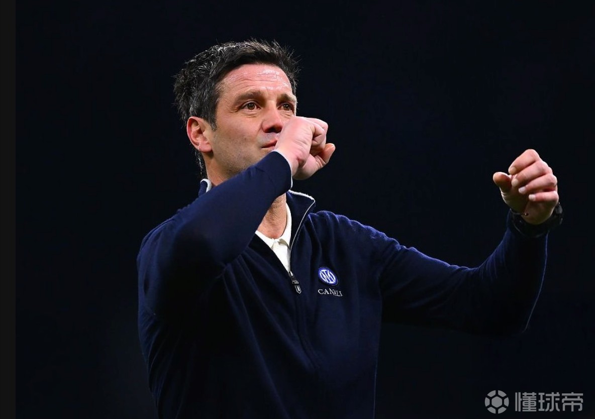 意天空：为备战博德闪耀，国米在人工草皮上进行了训练