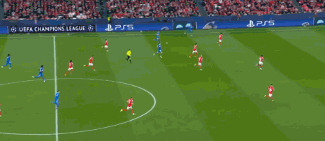 皇马1-0本菲卡，维尼修斯世界波+种族歧视短暂罢赛