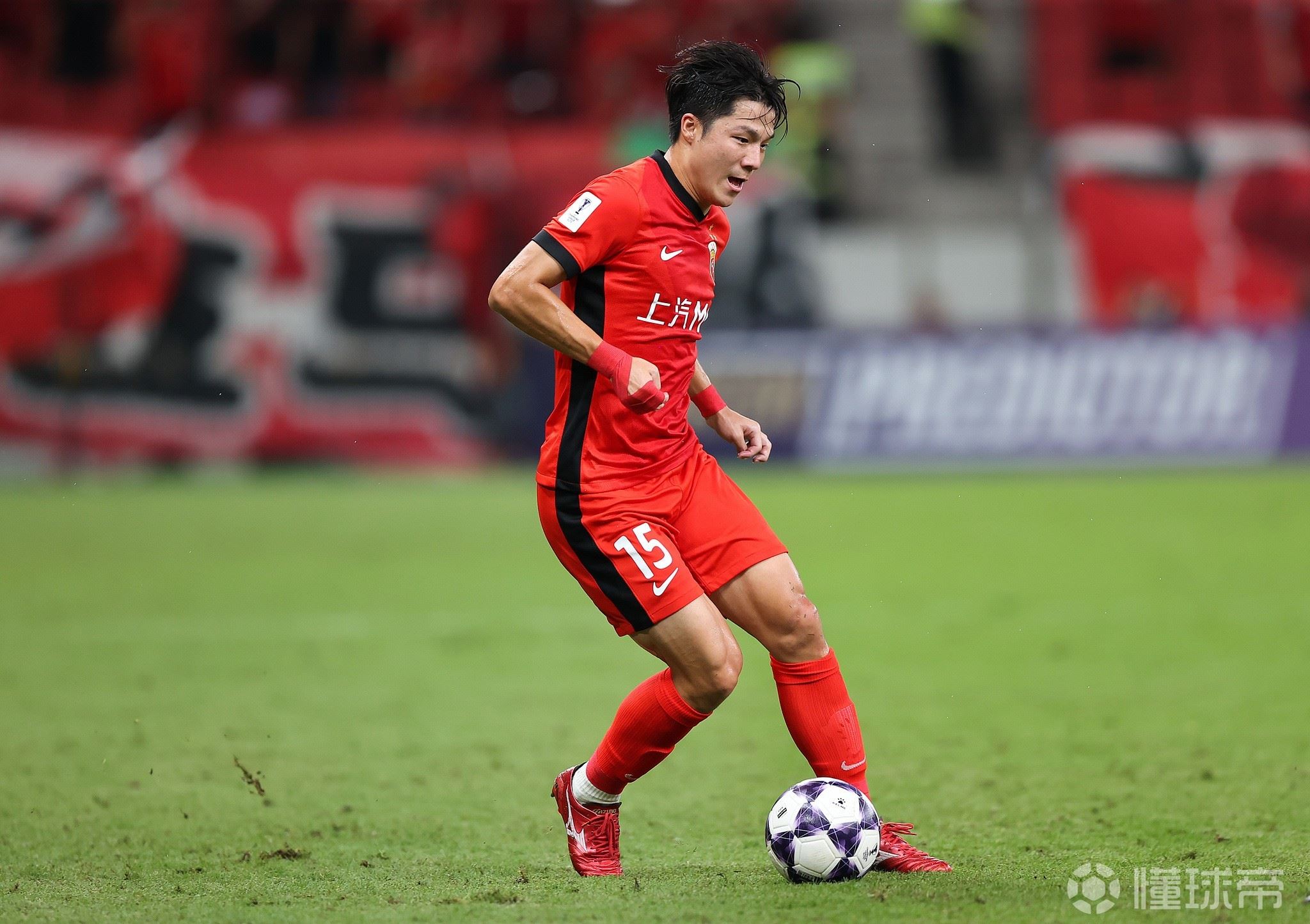 官方：上海海港球员明天转会加盟武汉三镇