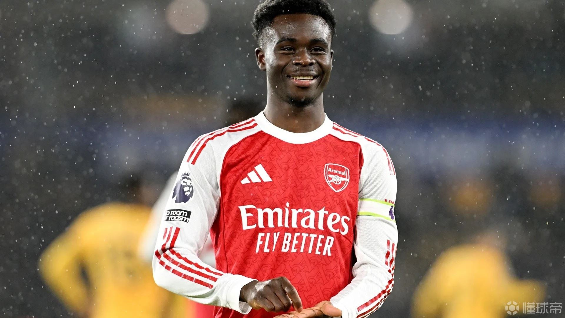 证实续约已经完成？萨卡进球后做出签字的庆祝动作